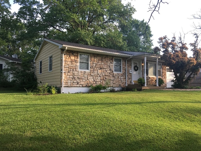 Building Photo - 1303 Mills Dr