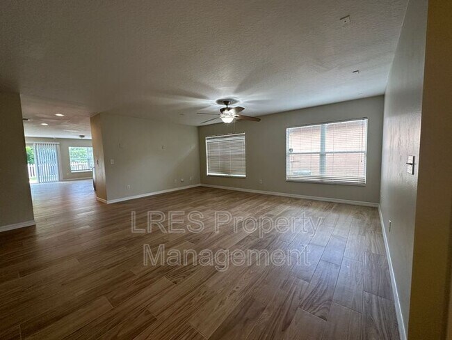 Foto del edificio - 1450 Bella Coola Dr