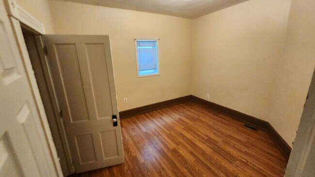 Foto del edificio - 246 W Ridge St