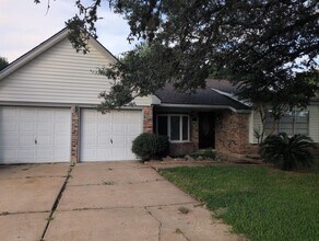 Building Photo - 723 Martin Ln