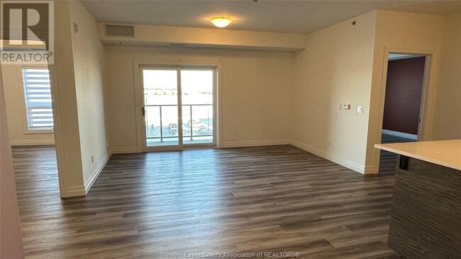 Building Photo - 728 Brownstone Dr