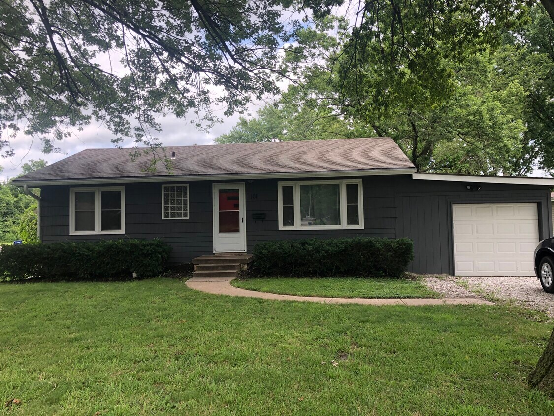 101 SE Eastridge St, Lees Summit, MO 64063 House for Rent in Lees