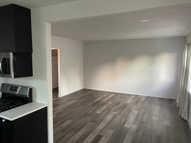 Foto del edificio - 7190 Brentwood Blvd