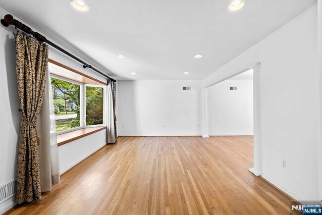 Building Photo - 111 Ramille