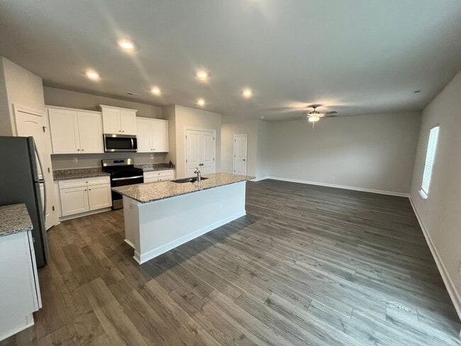 Building Photo - 2335 Alberto Dr