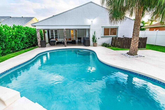 Foto del edificio - 8111 Cedar Hollow Ln