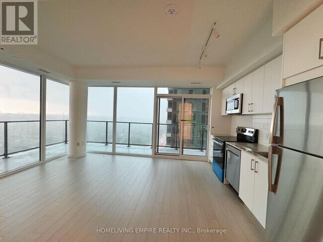 Photo du bâtiment - 4010 Eglinton Ave W