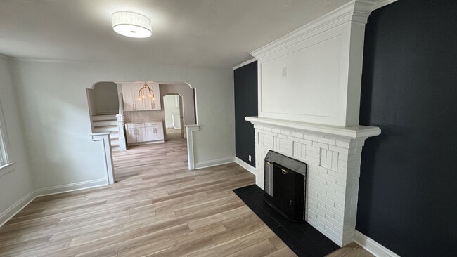 Building Photo - 736 Sheridan Ave