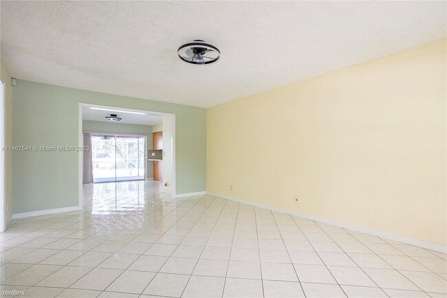 Building Photo - 3 br, 2 bath House - 6581 NW 33rd Way