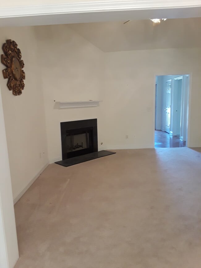 Foto del edificio - 2560 Rosehill Cir