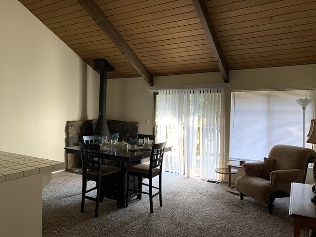 Building Photo - Towhouse in Pine Mountain Lake