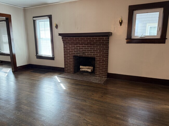Building Photo - 1437 E Park Pl