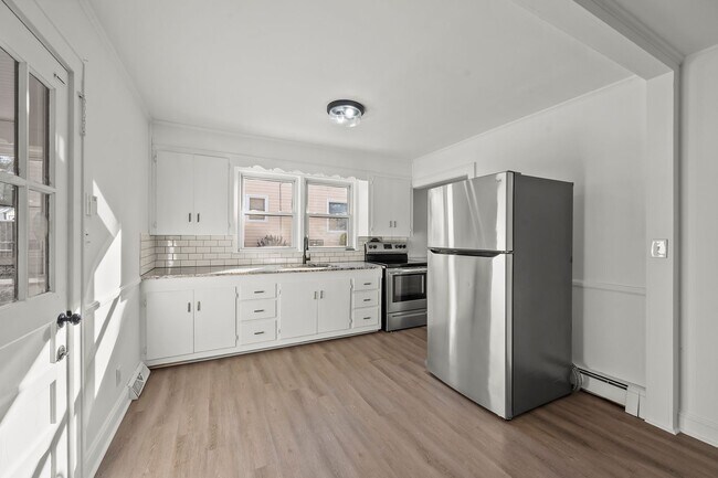 Building Photo - Beautiful 3bed/1bath