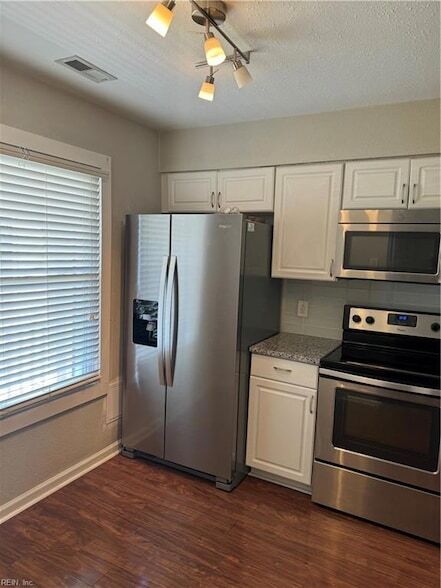 Building Photo - 1304 Gaineford Ct