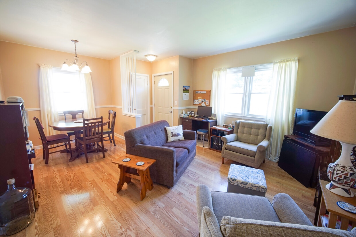 Primary Photo - 1310 W 7th St