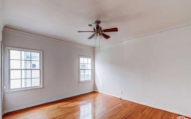 Foto del edificio - 201 S Doheny Dr