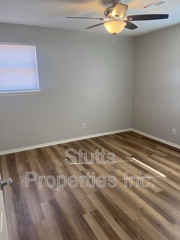 Building Photo - 705 Portage Ave