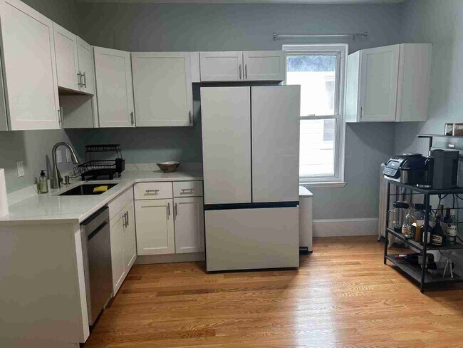Building Photo - 52 Hazleton St