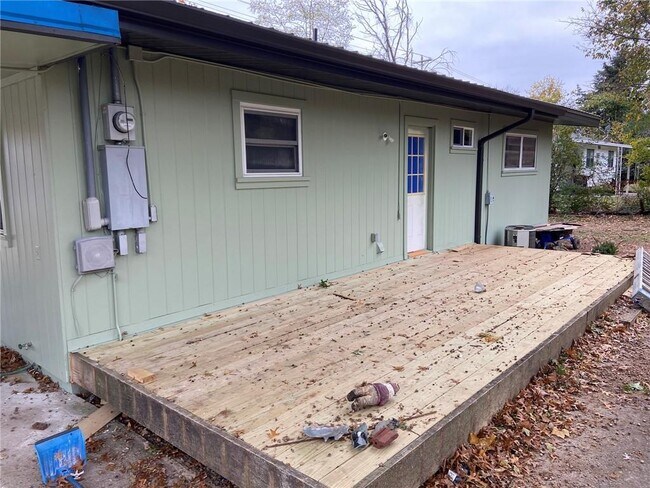 Building Photo - 3070 W Mt Comfort Rd