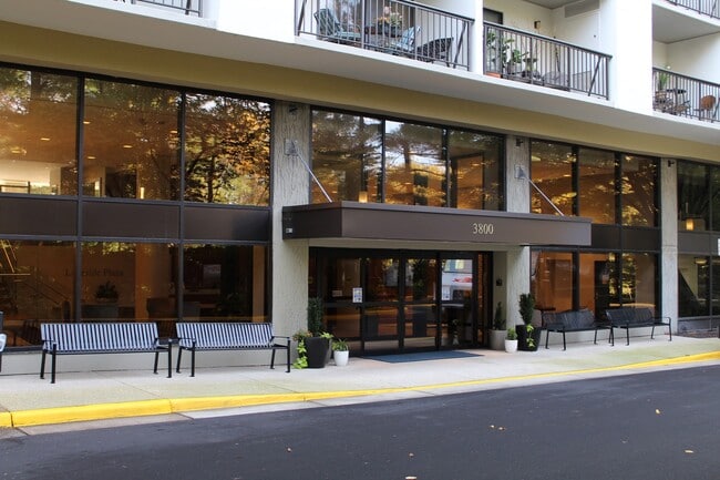 Entrada del edificio - 3800 Powell Ln