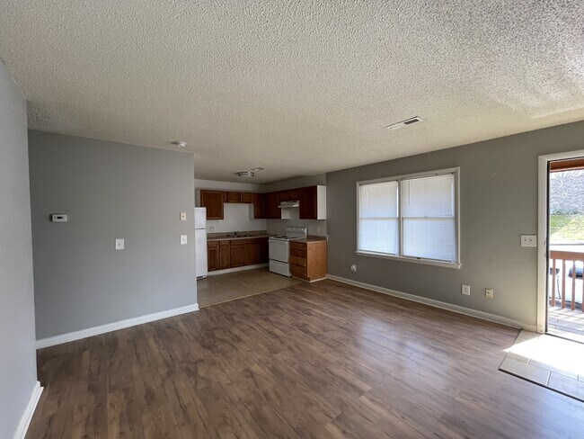 Foto del edificio - 4514 Bonnell Dr NW