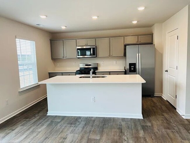 Building Photo - 342 Tulip tree St