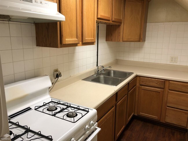 Foto del edificio - 2 br, 1 bath Flat - 321 N Main St Apt 3