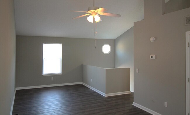 Foto del edificio - 312 Lakeview Dr