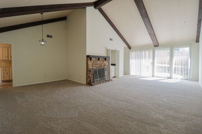 Building Photo - 3914 E 60th Pl