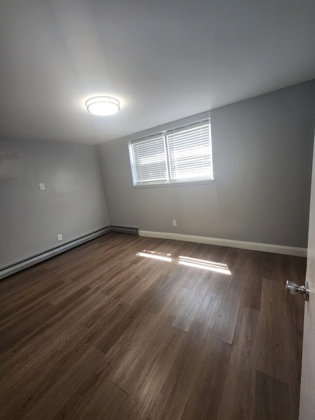 Building Photo - 364 Williamson St