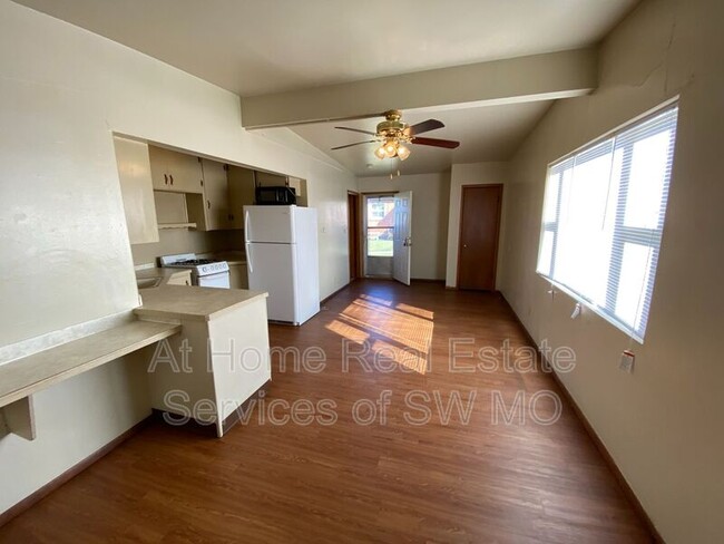 Building Photo - 1832 S Sieger Dr