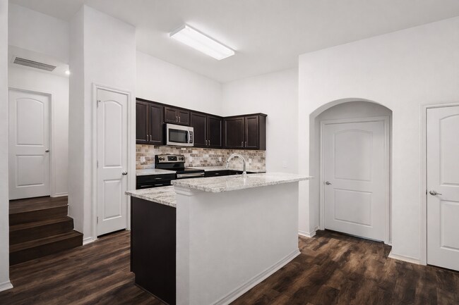 Foto del edificio - 3 Bedroom 2 bath and flex room and 2 car garage