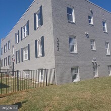 Building Photo - 324 61st St NE