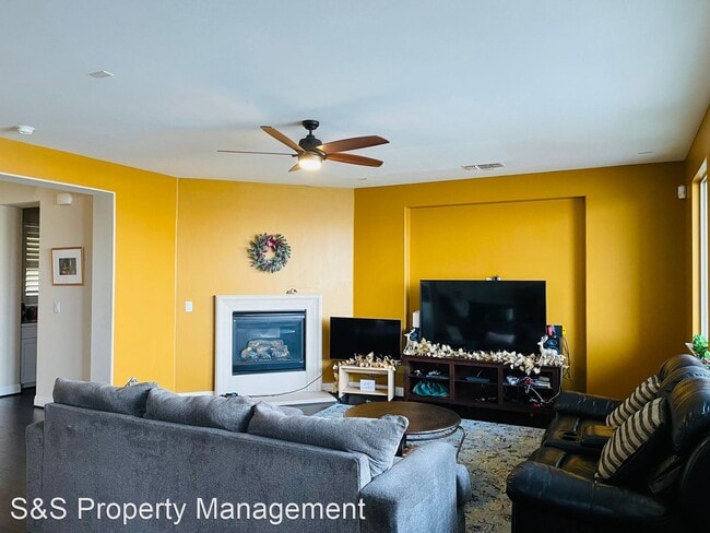 Building Photo - 4 br, 3.5 bath House - 550 Lentini Way