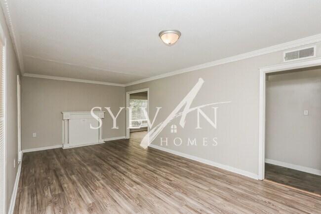 Building Photo - Cozy 3 Bed, 1.5 Bath Home