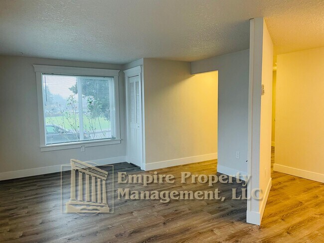 Foto del edificio - 561 Holbrook Ln