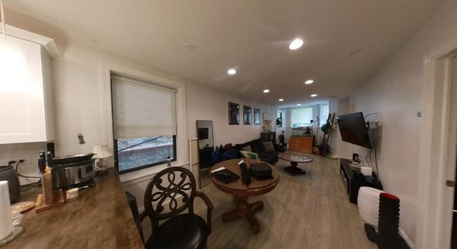 Building Photo - 712 W Briar Pl