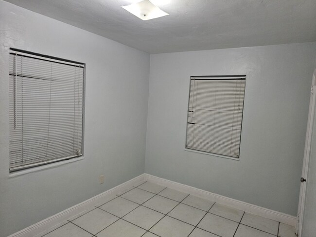 Foto del edificio - 1240 Rutland St