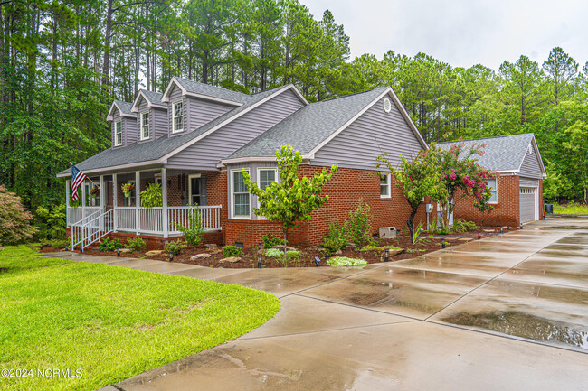 Building Photo - 30341 E Lake Rd