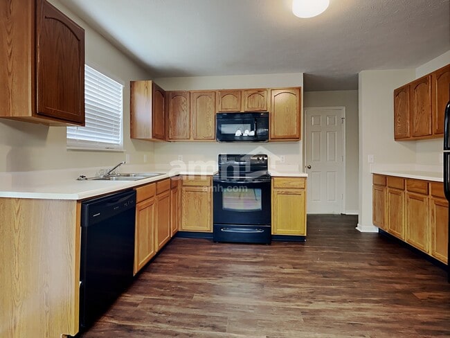 Building Photo - 2219 S Briarwood Dr