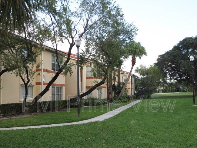 Foto del edificio - 3410 Pinewalk Dr N