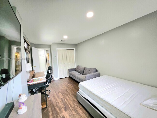 Foto del edificio - 1728 NE 17th Terrace