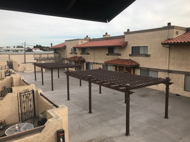 complex courtyard - 20310 Anza Ave