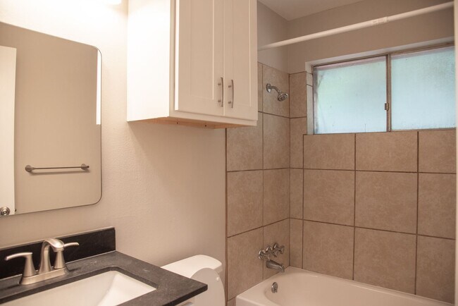 Foto del edificio - 1706 Trinity Pl