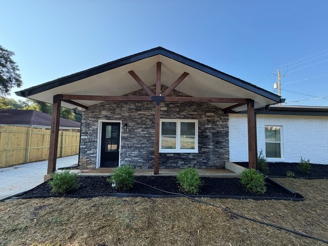 Building Photo - 1278 Chulio Rd SE
