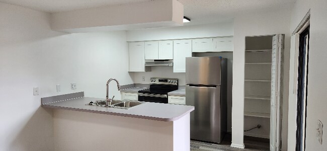 Foto del edificio - 8783 Live Oak Ct