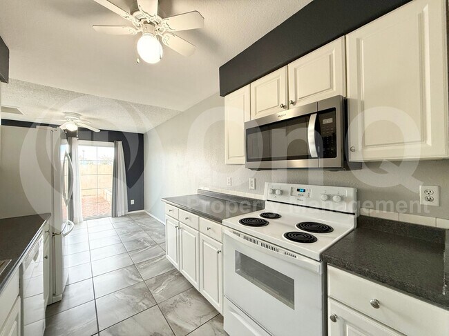 Building Photo - 753 E Woodman Dr