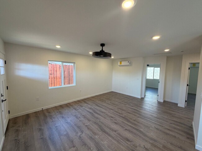 Foto del edificio - 4640 Tilbury Ct