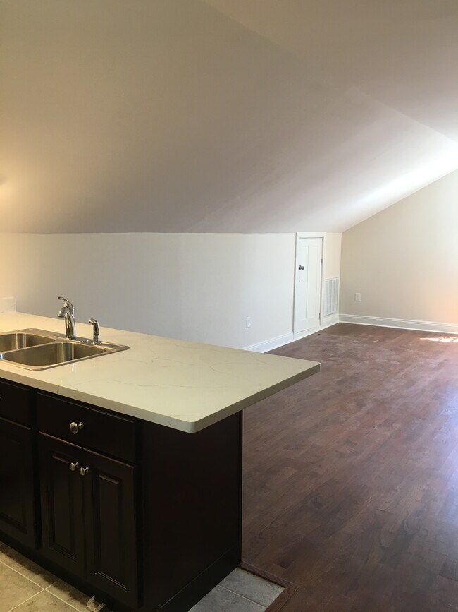 Living room/Kitchen - 1436 Josephine St