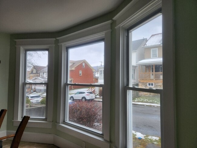 Building Photo - Beautiful 3 Br in Altoona